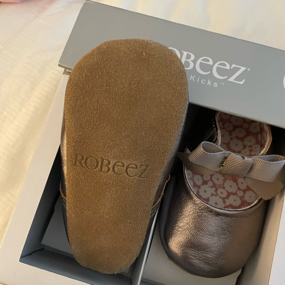 Robeez Pewter Bow Shoes 6-9 months - Picture 3 of 3
